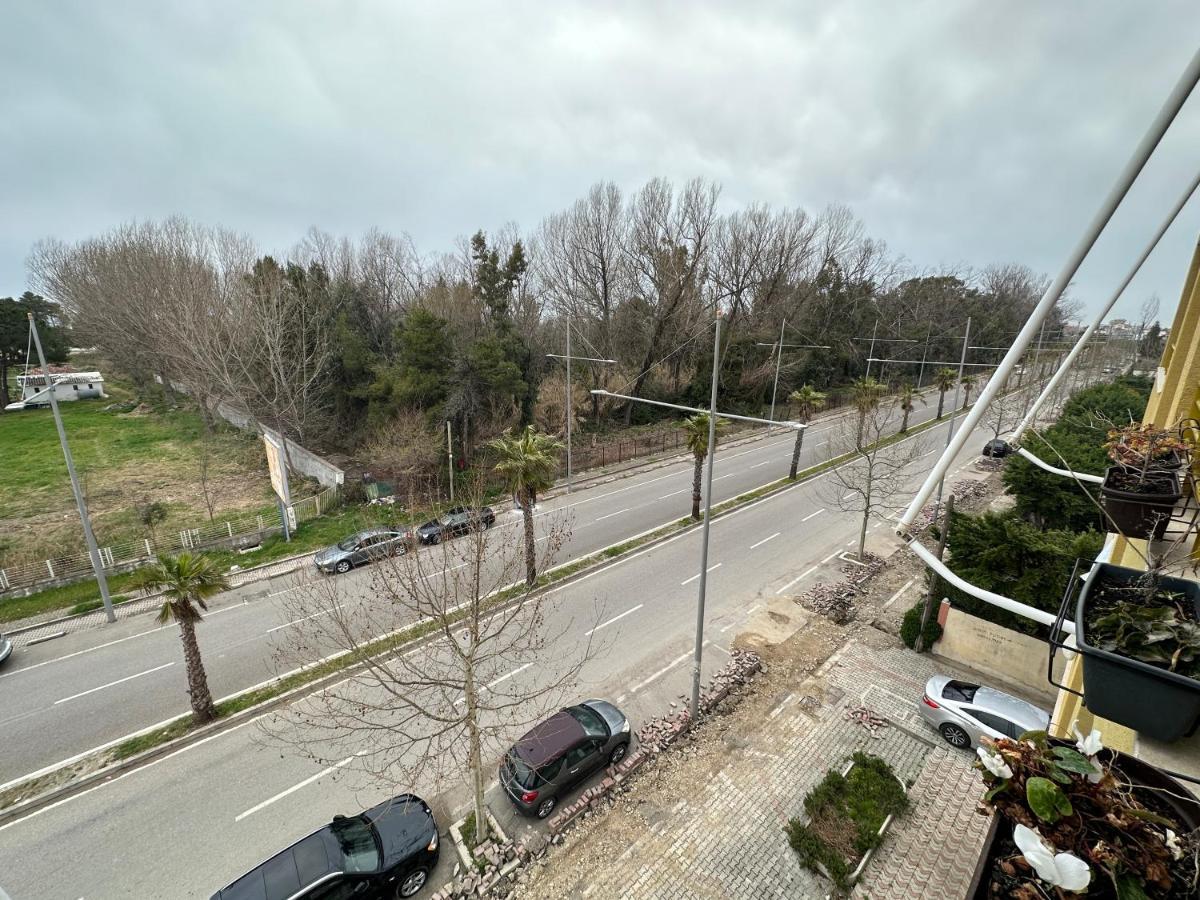 Dhoma Me Qera Ditore/javore Apartament Durrës